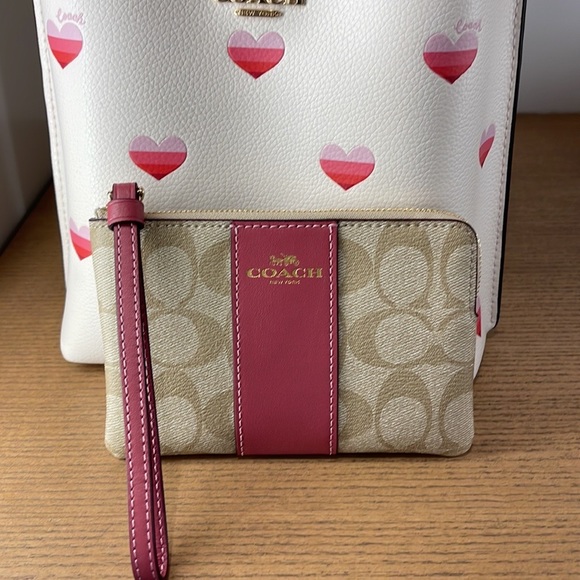 Coach Corner Zip Wristlet In Signature Canvas IM/Khaki Multi /Rouge - Picture 3 of 16